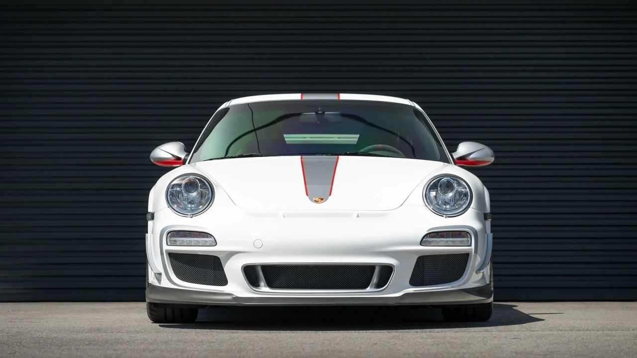 2011 Porsche 997 GT3 RS 4.0 - Image 2 of 31