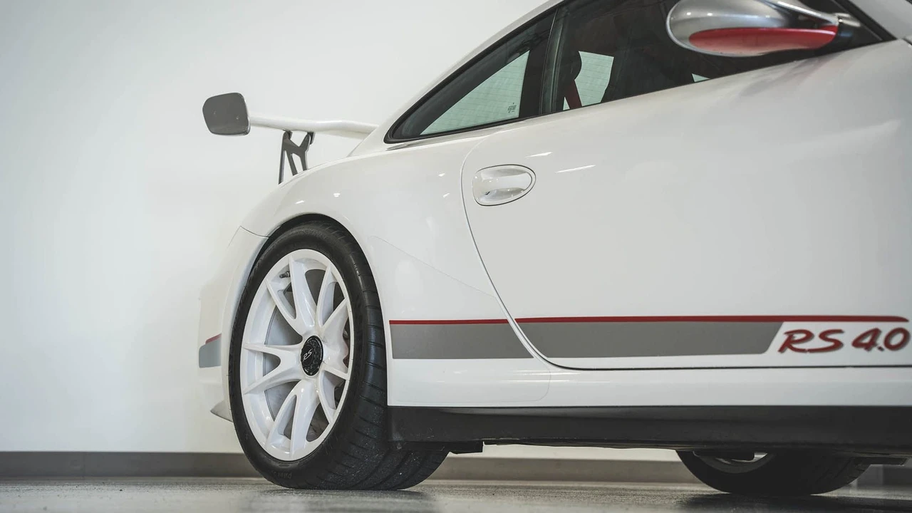 2011 Porsche 997 GT3 RS 4.0 - Image 18 of 31