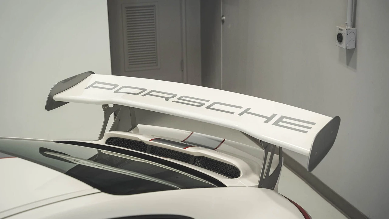 2011 Porsche 997 GT3 RS 4.0 - Image 26 of 31