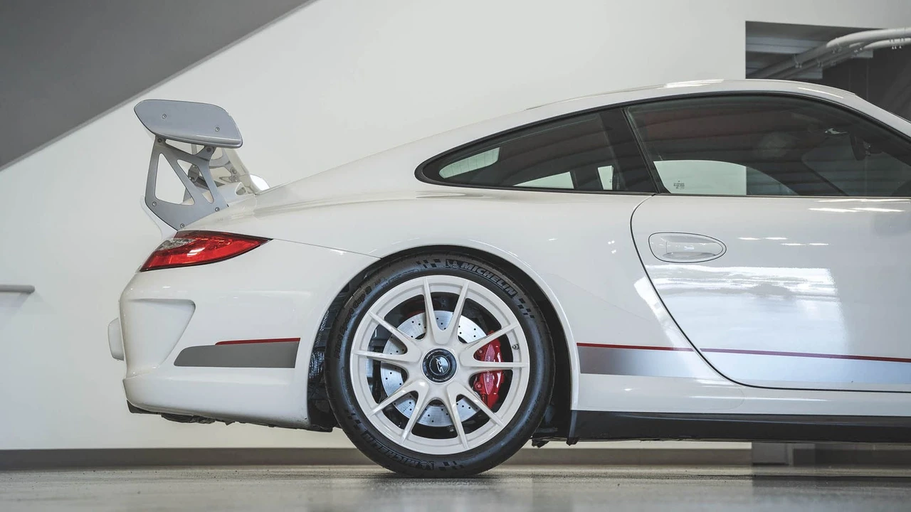 2011 Porsche 997 GT3 RS 4.0 - Image 17 of 31
