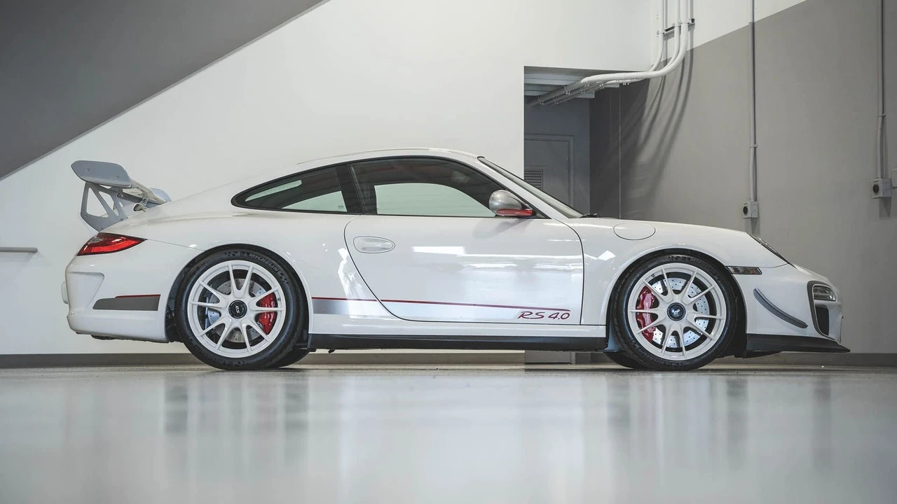 2011 Porsche 997 GT3 RS 4.0 - Image 2 of 31