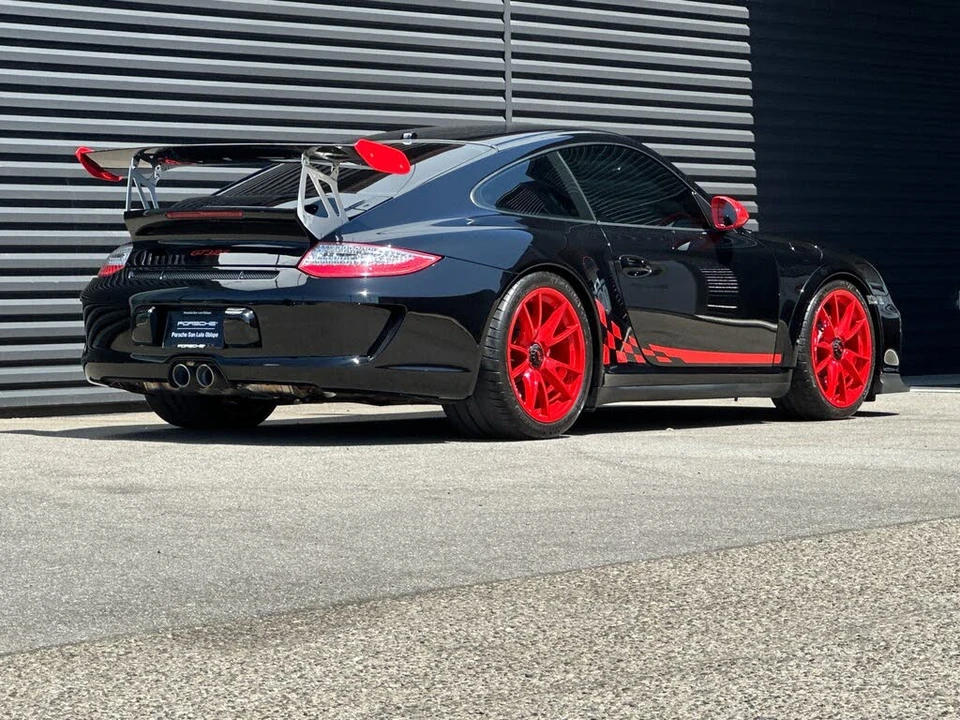 2011 Porsche 997 GT3 RS - Image 8 of 31