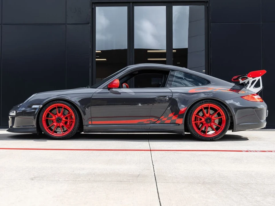 2011 Porsche 997 GT3 RS - Image 2 of 31