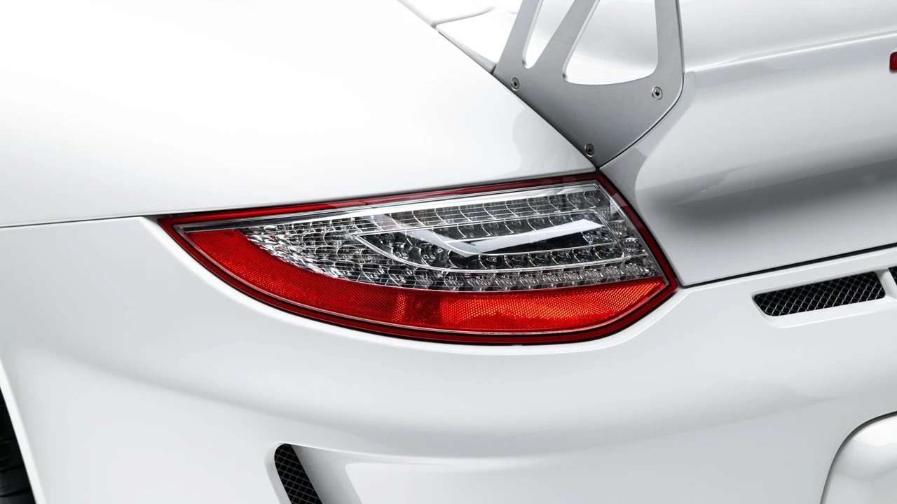 2011 Porsche 997 GT3 RS - Image 25 of 31