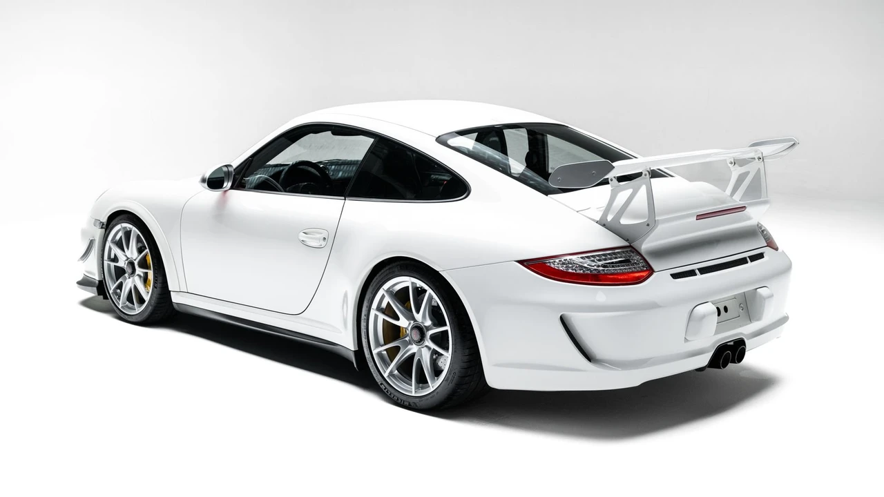 2011 Porsche 997 GT3 RS - Image 5 of 31