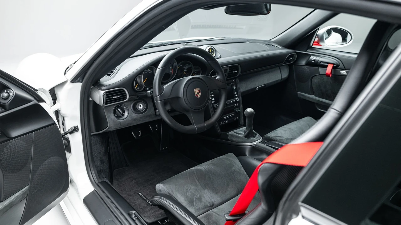 2011 Porsche 997 GT3 RS - Image 6 of 31