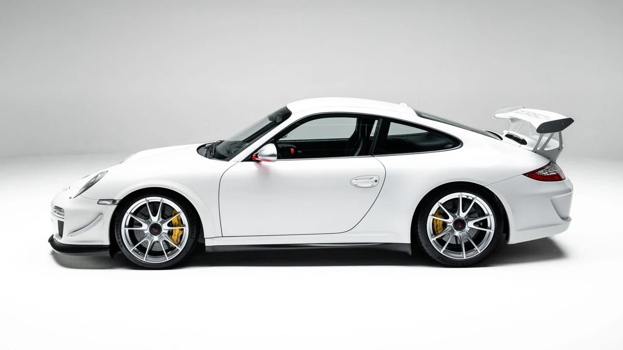 2011 Porsche 997 GT3 RS - Image 13 of 31