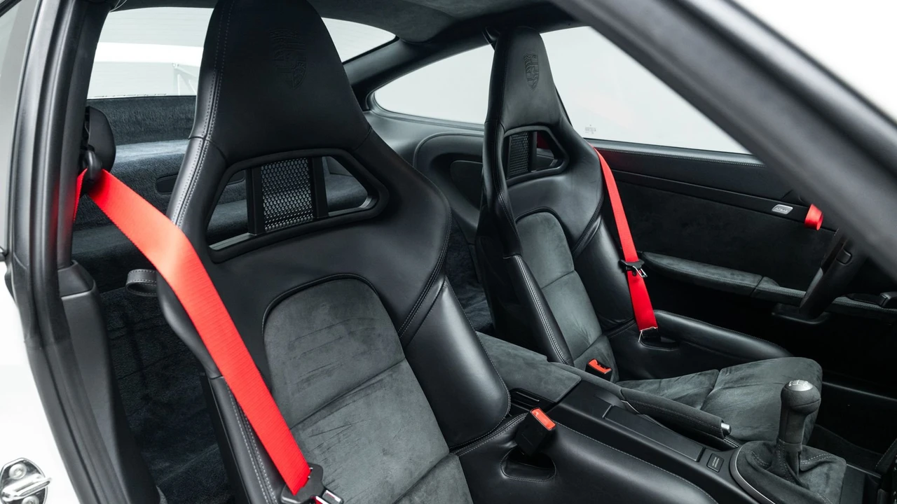2011 Porsche 997 GT3 RS - Image 10 of 31