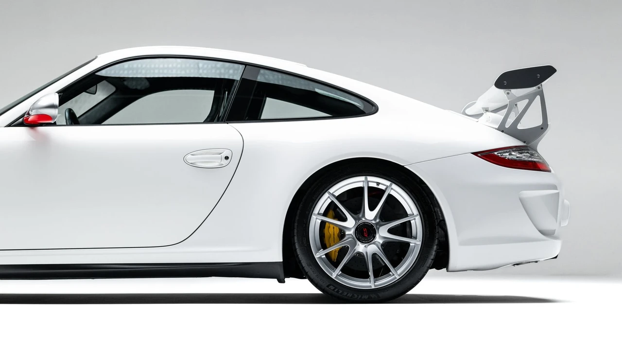 2011 Porsche 997 GT3 RS - Image 17 of 31