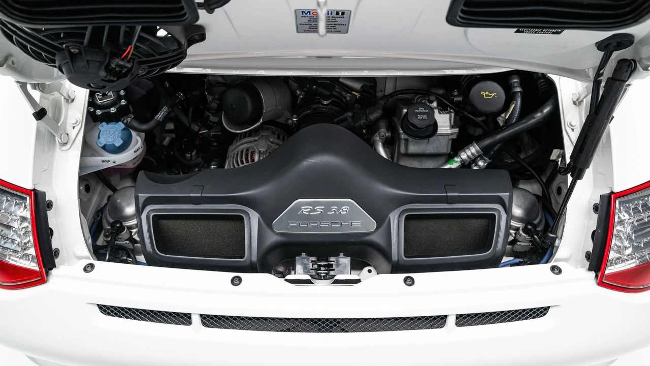 2011 Porsche 997 GT3 RS - Image 11 of 31