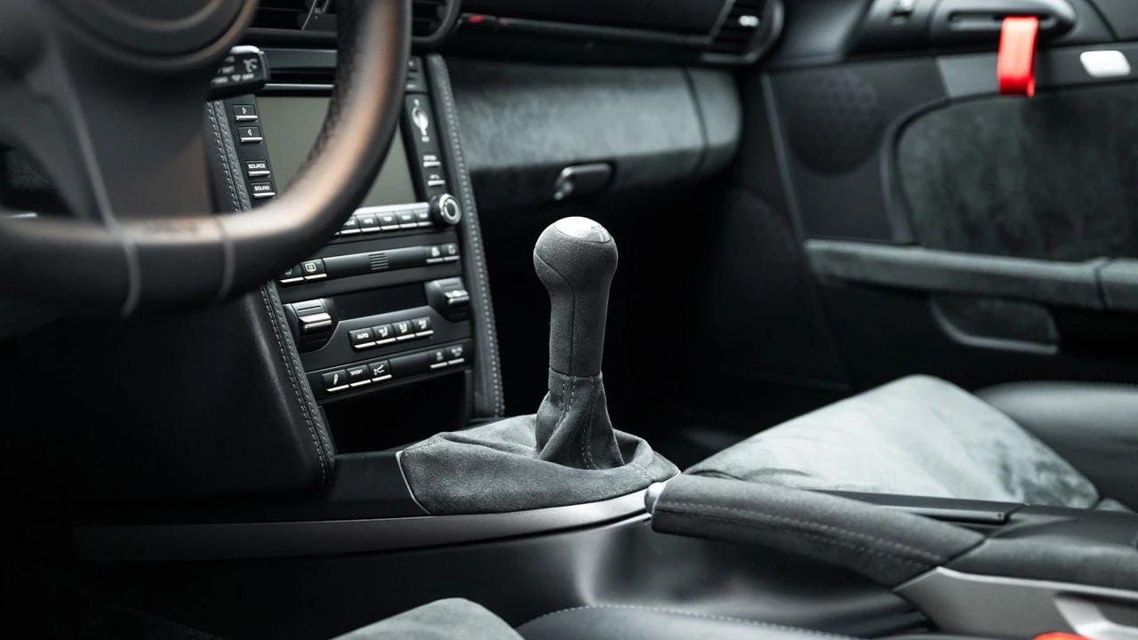 2011 Porsche 997 GT3 RS - Image 7 of 31