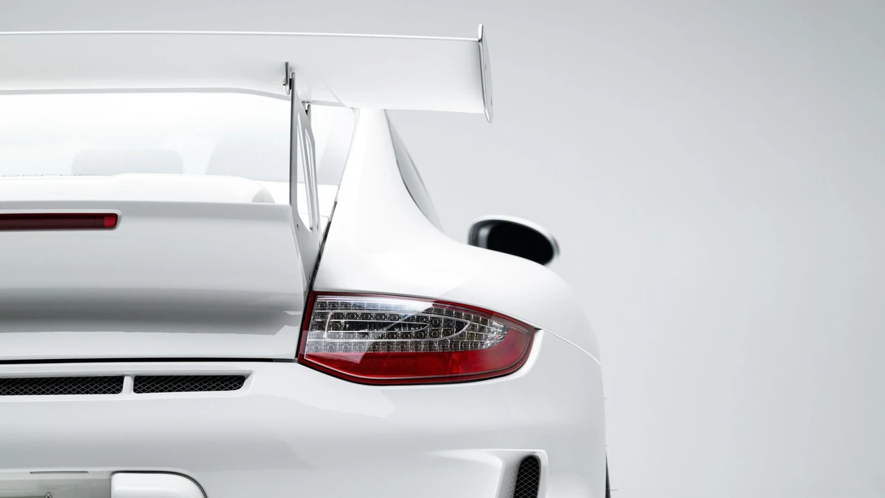 2011 Porsche 997 GT3 RS - Image 20 of 31