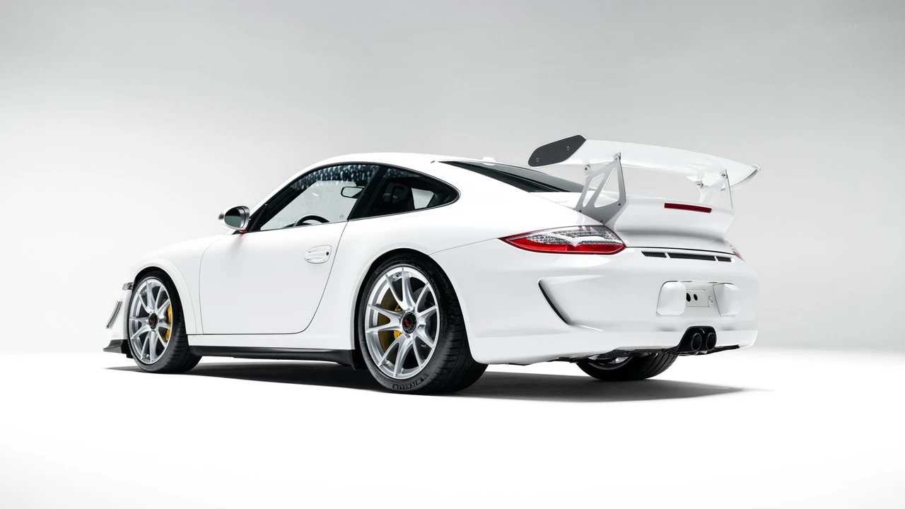 2011 Porsche 997 GT3 RS - Image 12 of 31