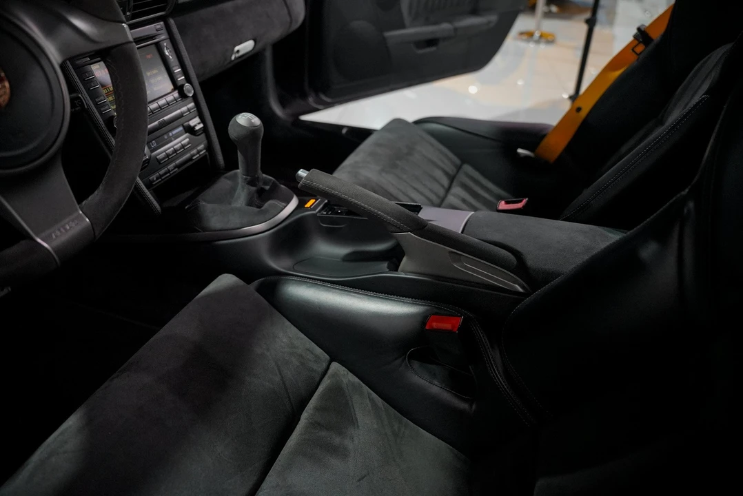 2011 Porsche 911 - Image 21 of 31