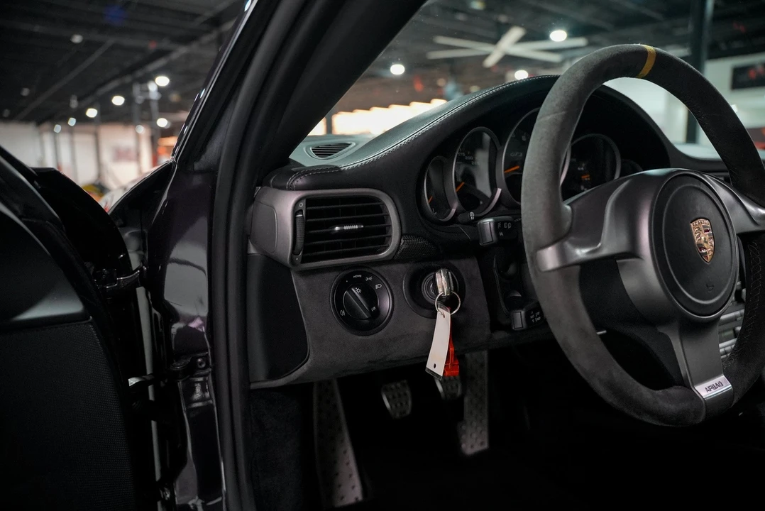 2011 Porsche 911 - Image 20 of 31
