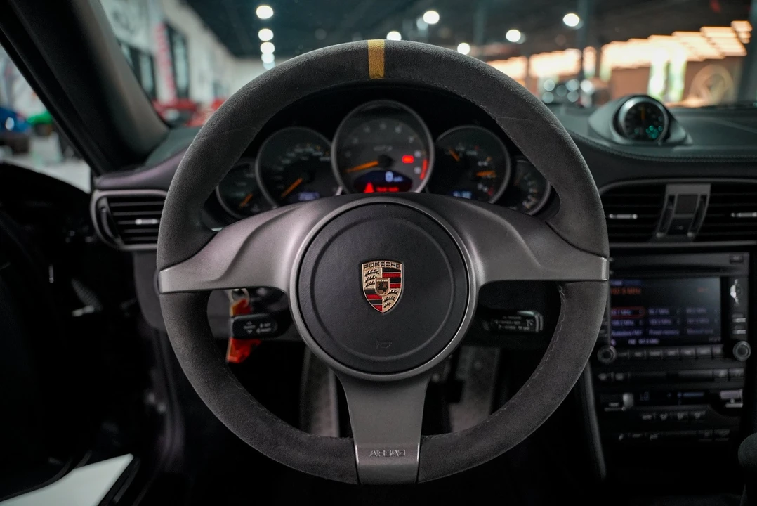 2011 Porsche 911 - Image 14 of 31