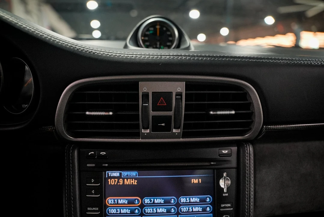 2011 Porsche 911 - Image 16 of 31