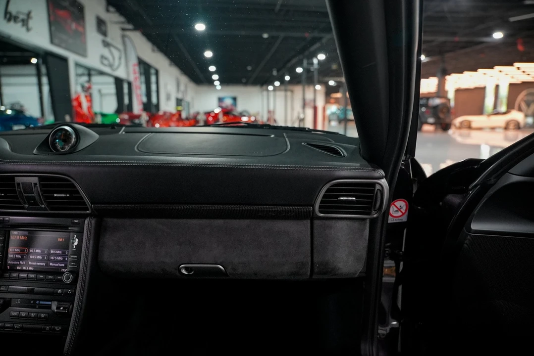 2011 Porsche 911 - Image 22 of 31