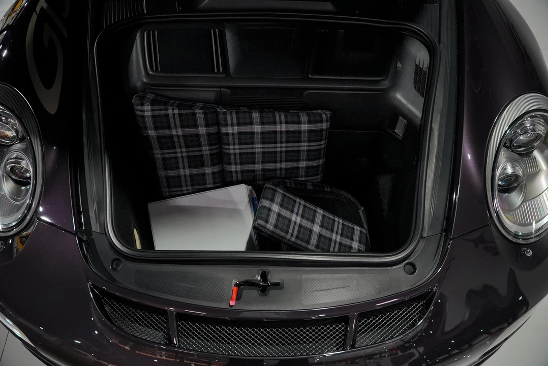 2011 Porsche 911 - Image 28 of 31