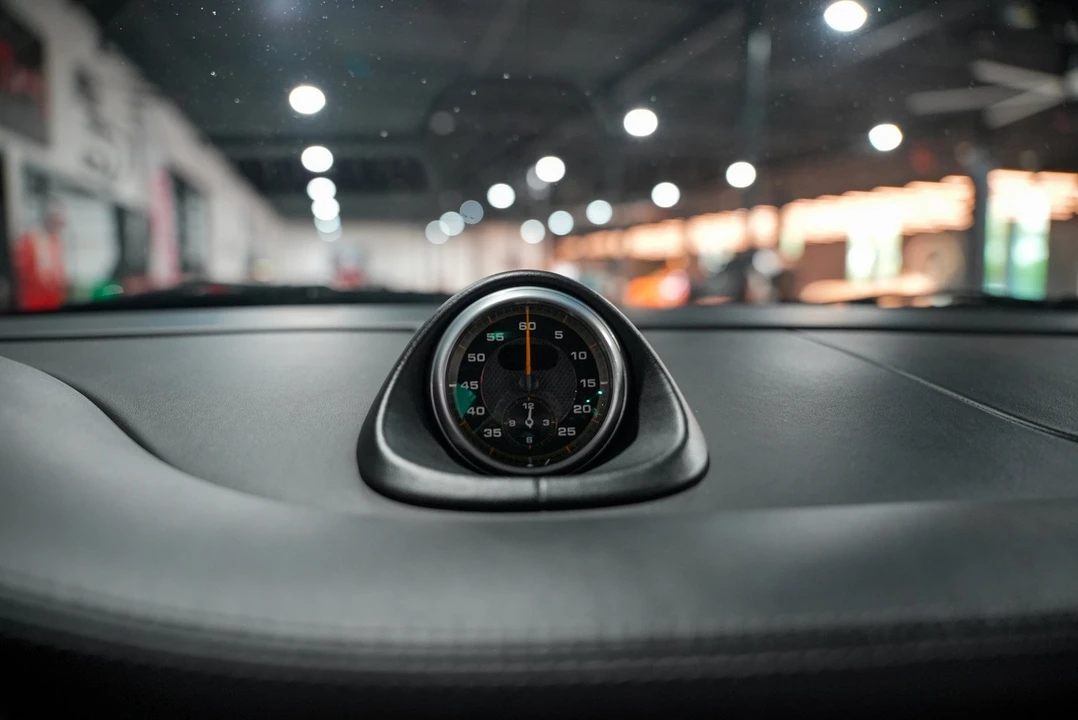 2011 Porsche 911 - Image 15 of 31