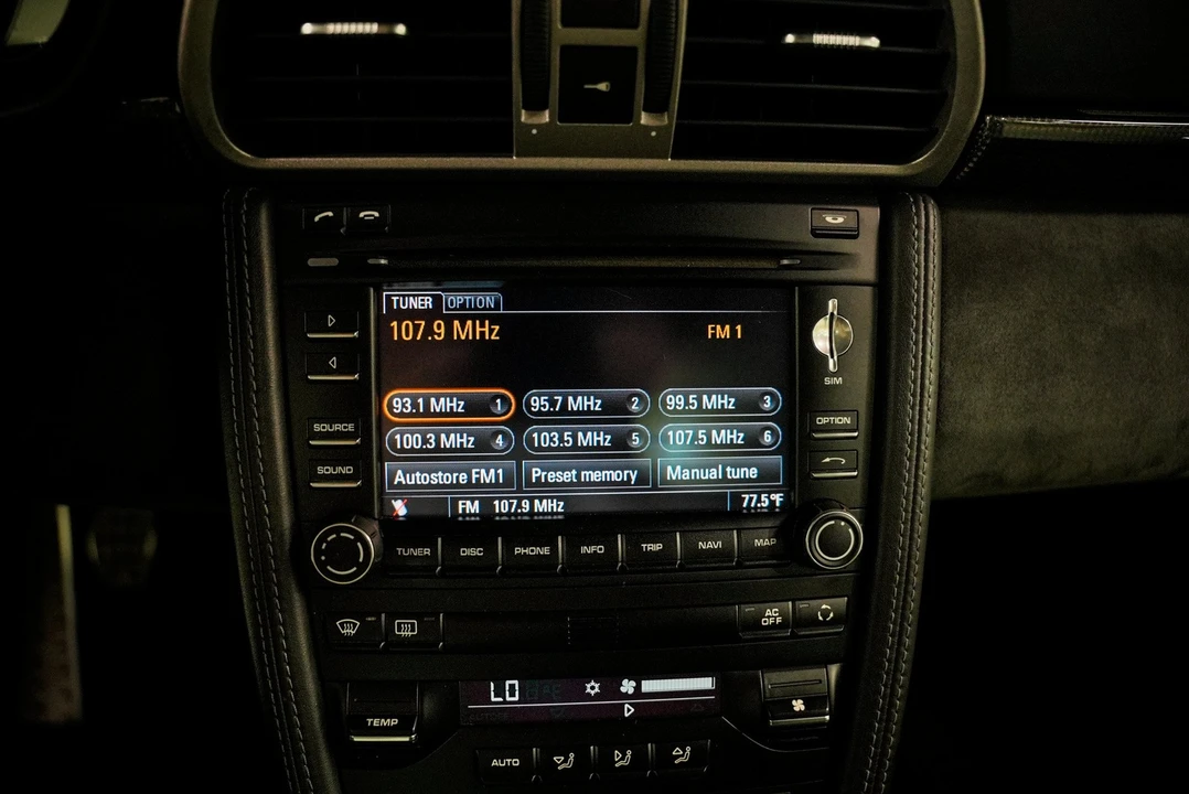2011 Porsche 911 - Image 17 of 31