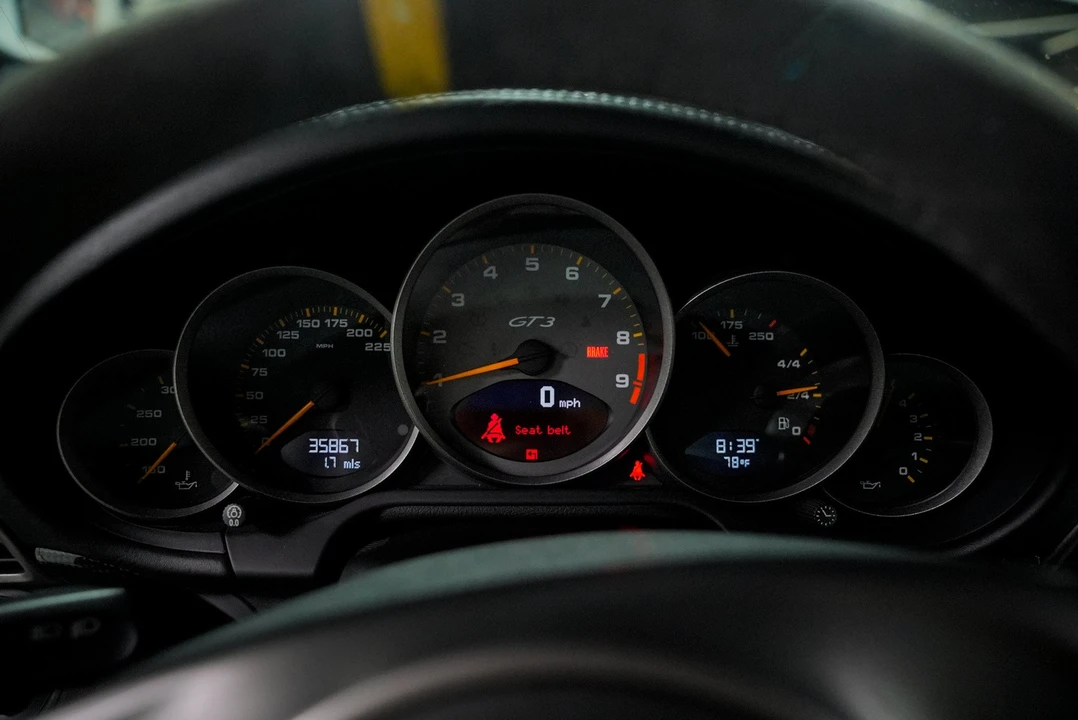 2011 Porsche 911 - Image 13 of 31