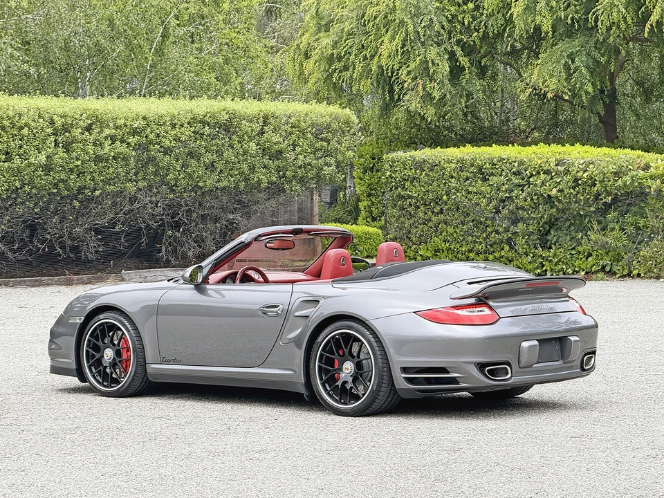 2011 Porsche 997 Turbo - Image 16 of 31