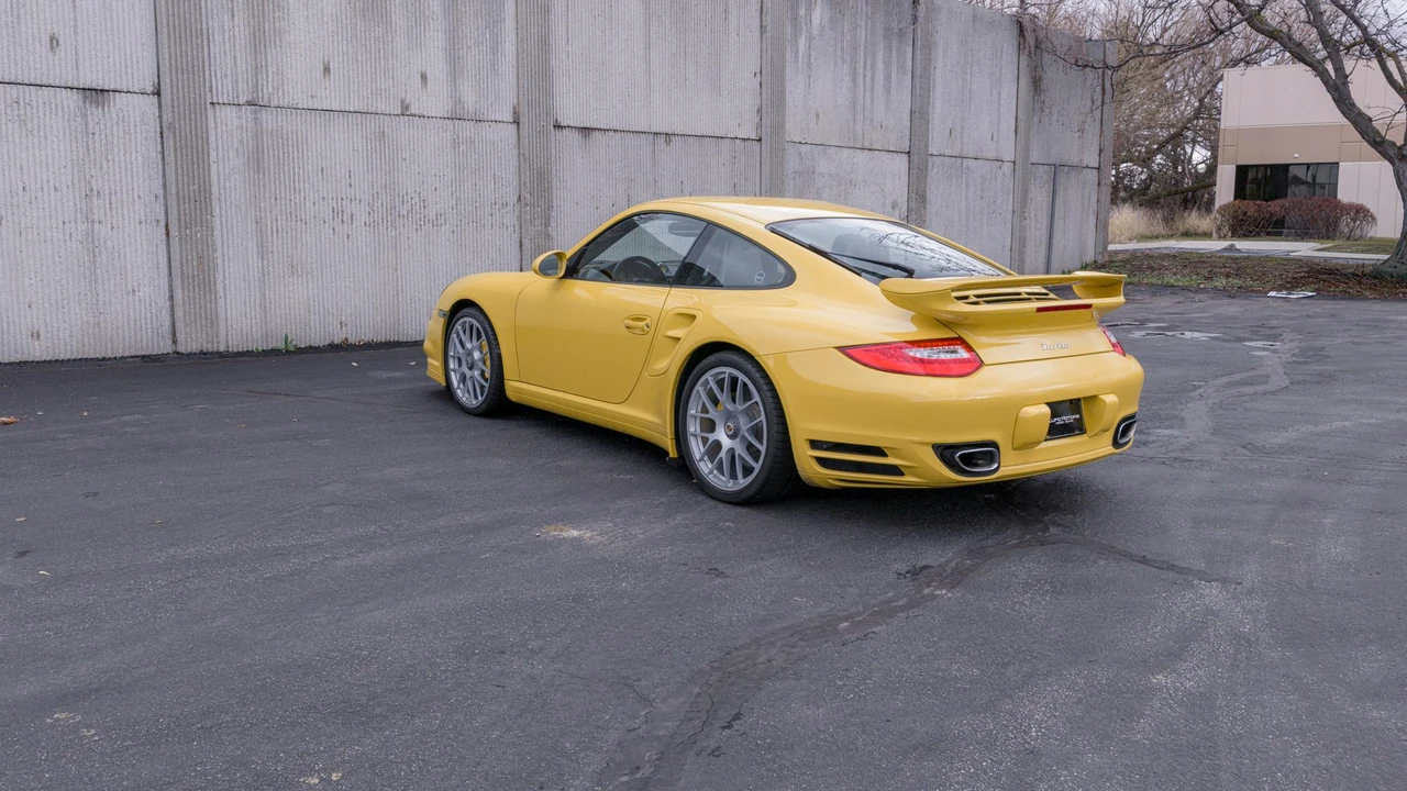 2011 Porsche 997 Turbo - Image 26 of 31