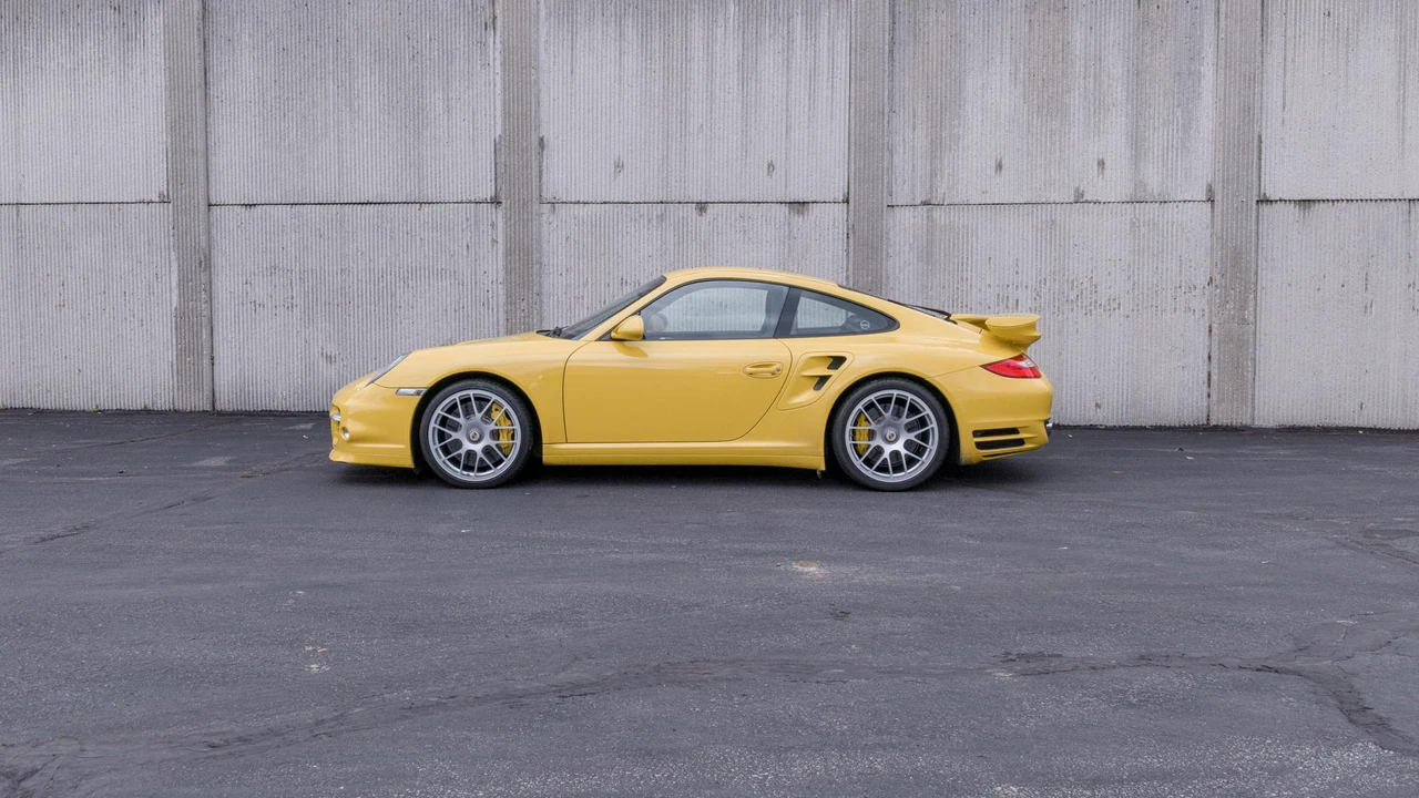 2011 Porsche 997 Turbo - Image 18 of 31