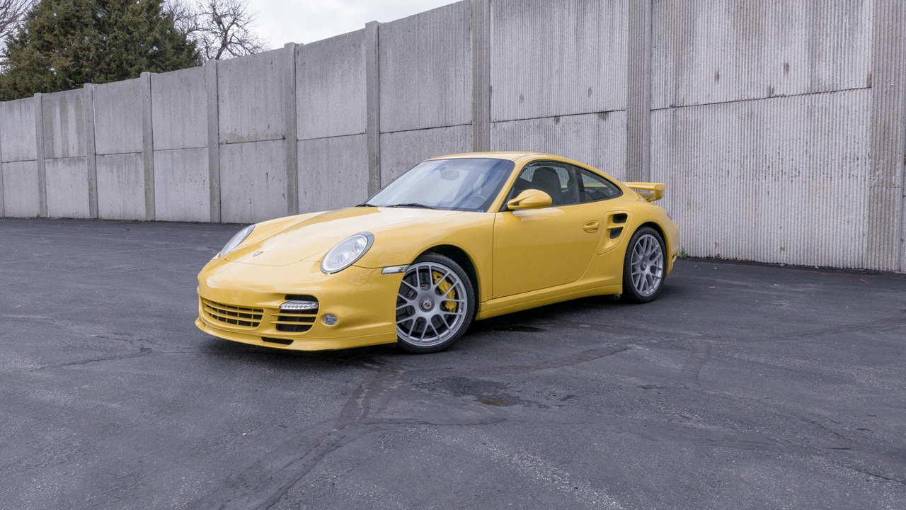 2011 Porsche 997 Turbo - Image 7 of 31