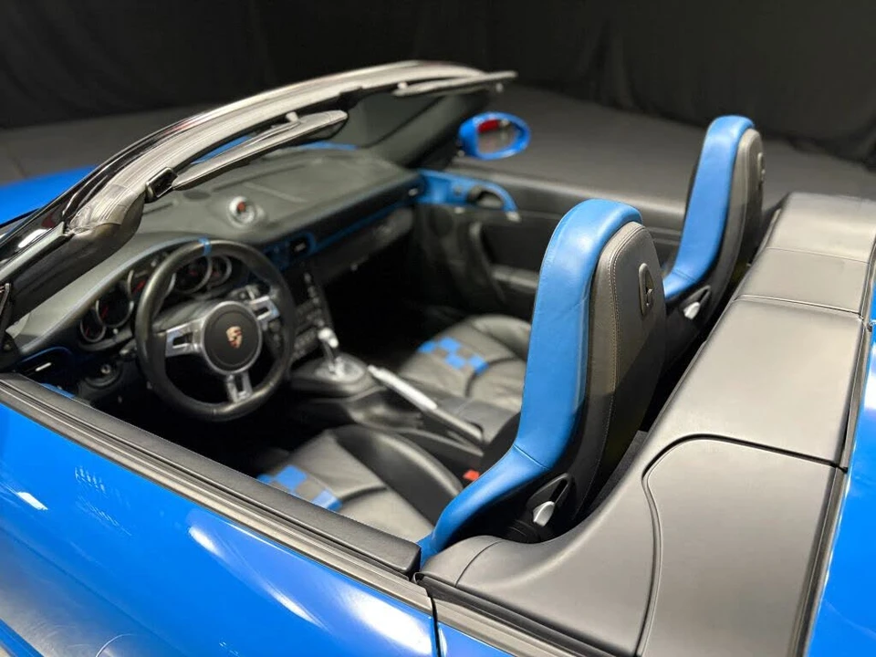 2011 Porsche 911 - Image 13 of 20