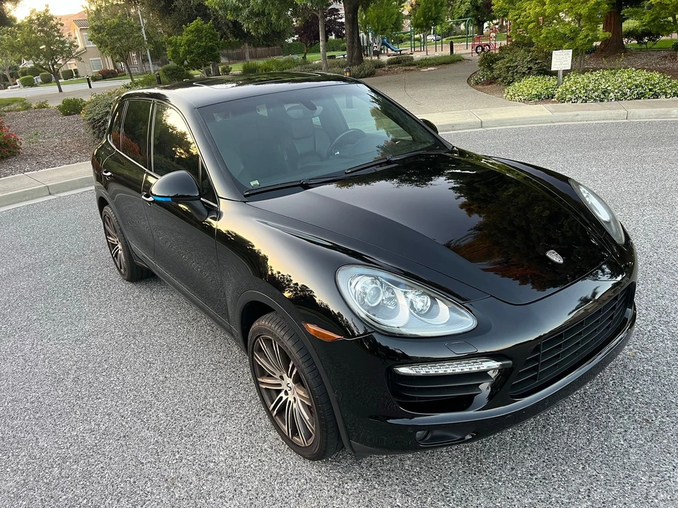 2011 Porsche 958 Cayenne Turbo - Image 2 of 19