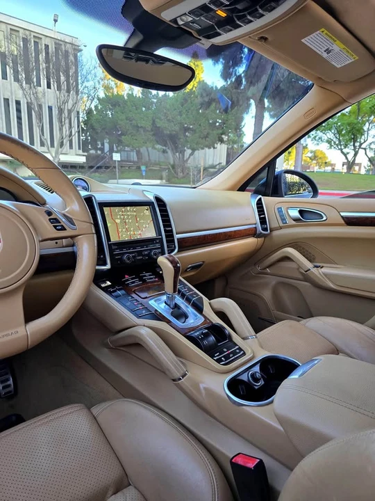 2011 Porsche 958 Cayenne S - Image 10 of 17