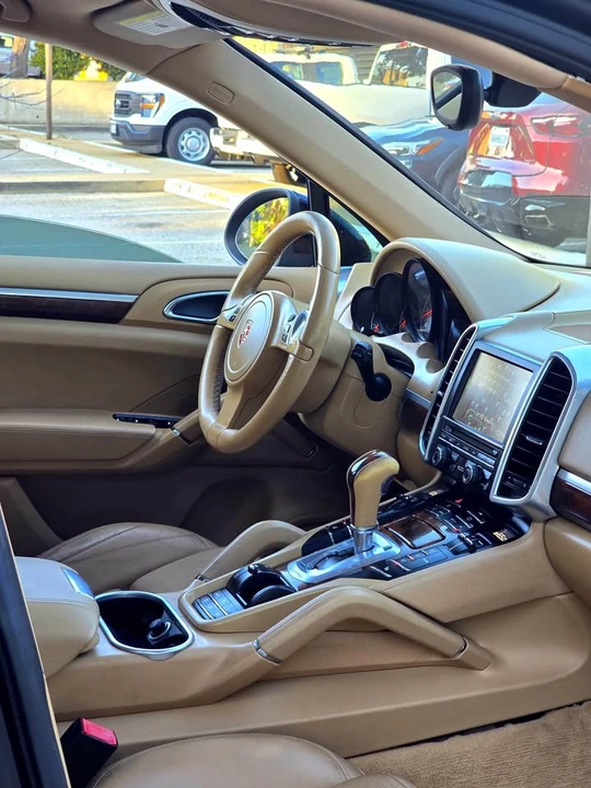 2011 Porsche 958 Cayenne S - Image 12 of 17