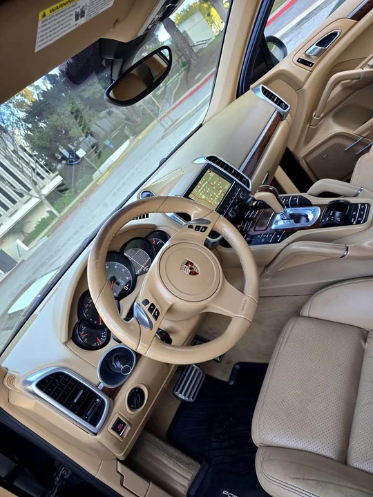 2011 Porsche 958 Cayenne S - Image 11 of 17