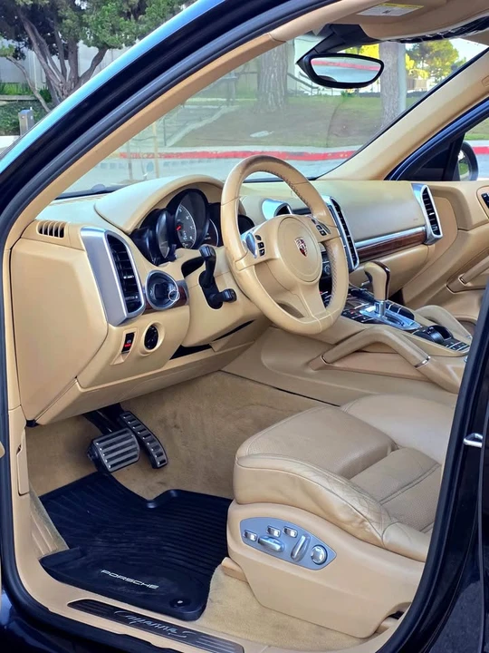 2011 Porsche 958 Cayenne S - Image 14 of 17