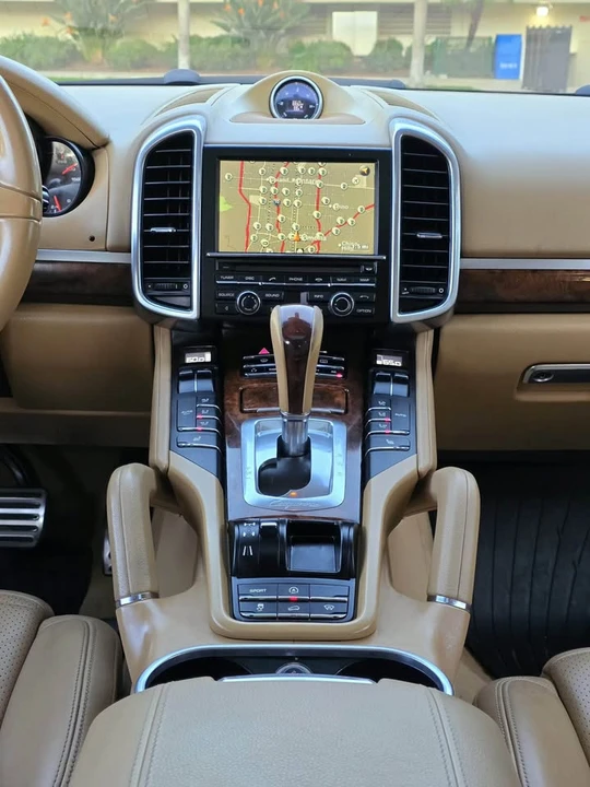 2011 Porsche 958 Cayenne S - Image 13 of 17