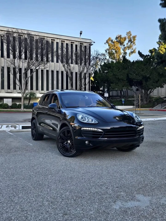 2011 Porsche 958 Cayenne S - Image 2 of 17
