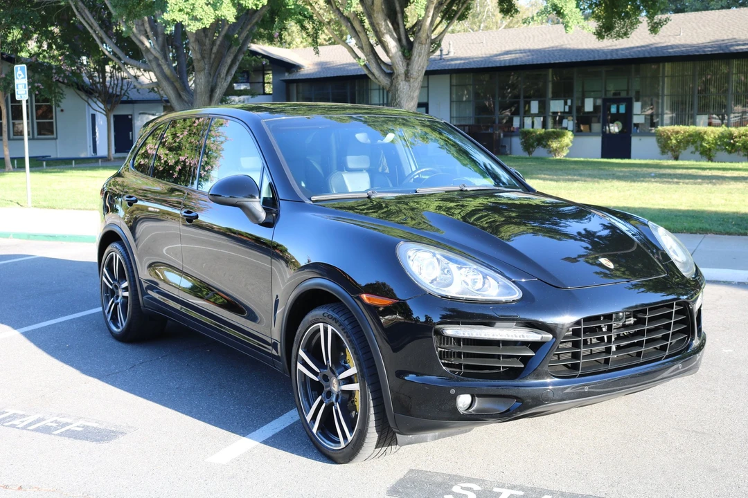 2011 Porsche 958 Cayenne Turbo - Image 2 of 18
