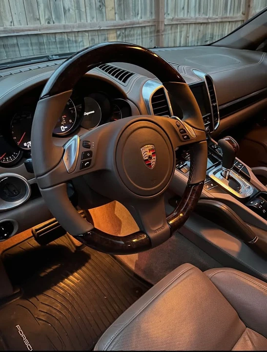 2011 Porsche 958 Cayenne - Image 2 of 2