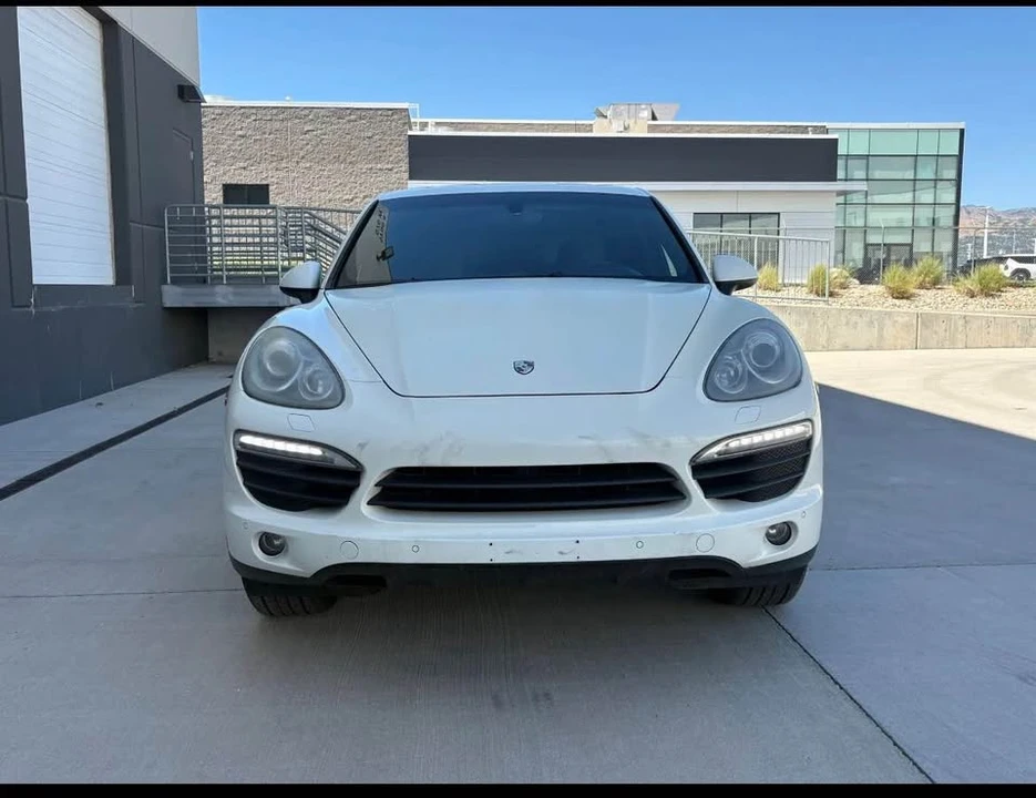 2011 Porsche 958 Cayenne - Image 2 of 15