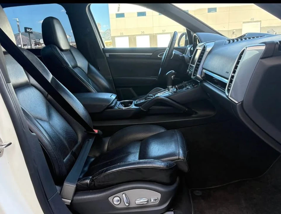 2011 Porsche 958 Cayenne - Image 11 of 15