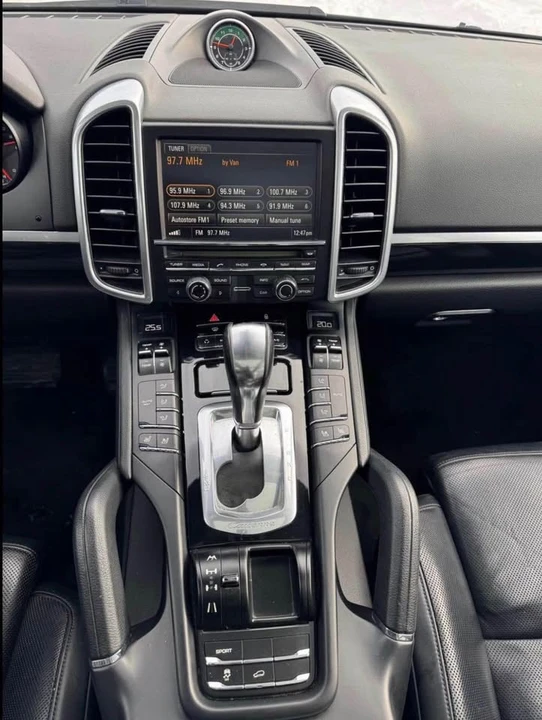 2011 Porsche 958 Cayenne - Image 2 of 6