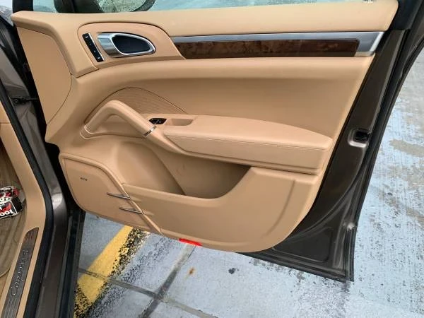 2011 Porsche 958 Cayenne S - Image 12 of 21