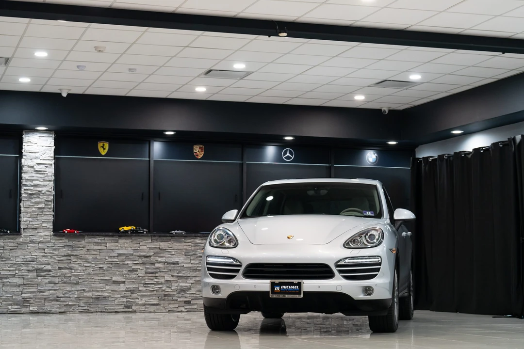 2011 Porsche 958 Cayenne - Image 2 of 31