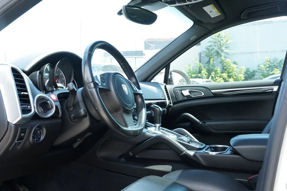 2011 Porsche Cayenne - Image 2 of 12
