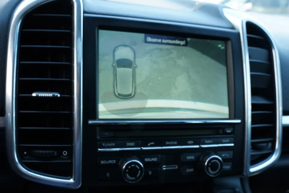 2011 Porsche Cayenne - Image 9 of 12