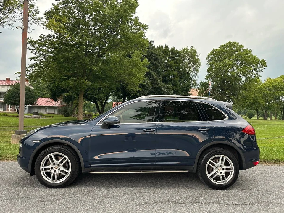 2011 Porsche 958 Cayenne - Image 2 of 19