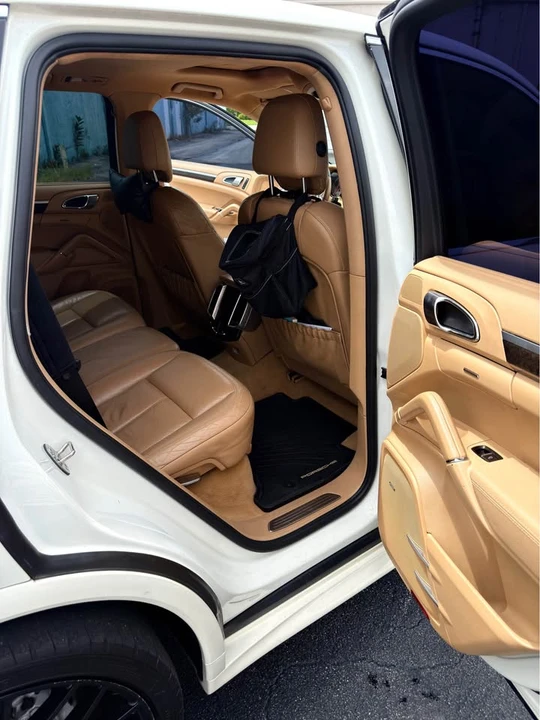 2011 Porsche 958 Cayenne S - Image 12 of 18