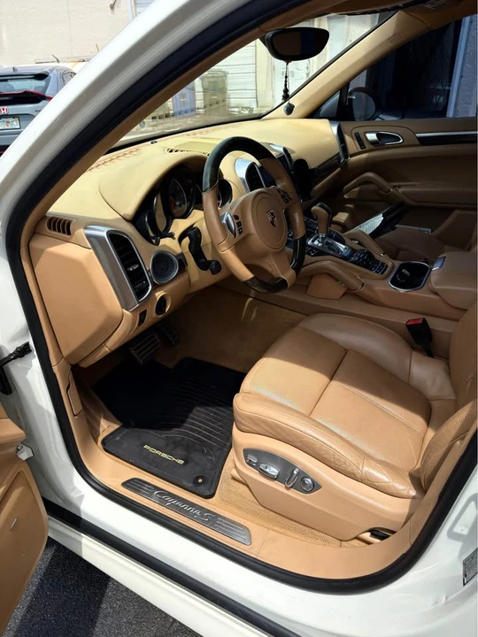 2011 Porsche 958 Cayenne S - Image 9 of 18